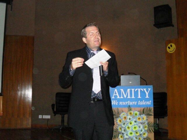 Christian Henrichs bei einem Keynote-Vortrag in Jaipur, Indien