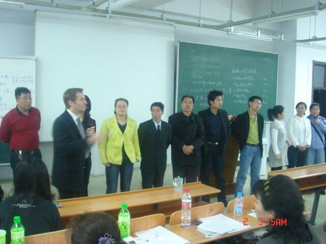 Christian Henrichs bei einem Ausbildungsprojekt in Dalian, China